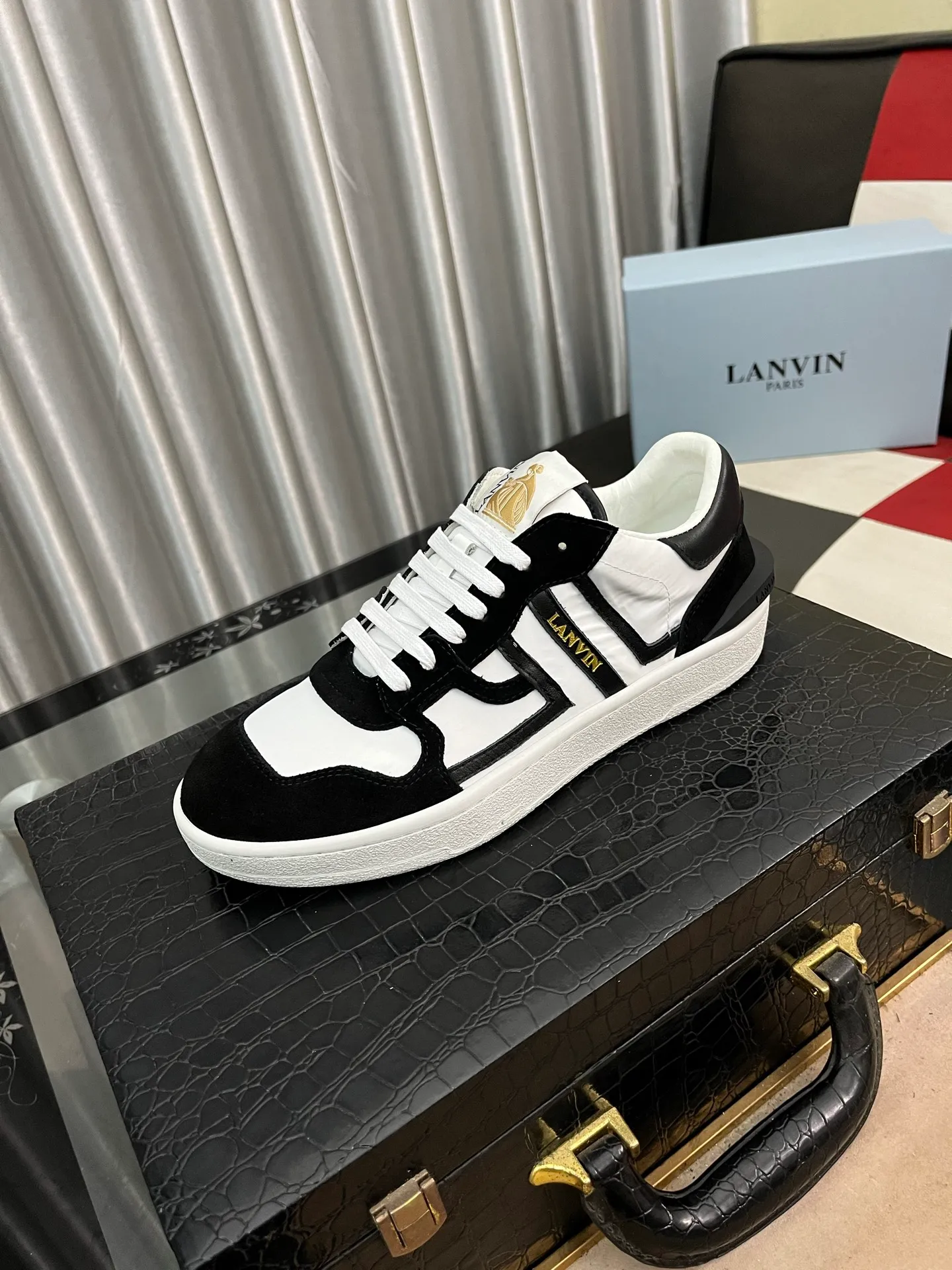 Men's men's shoes 💰540⌚️⌚️❗️Lanvin# Lanvin spring and summer series new colors latest lace up fashion casual forrest shoes running shoes ~ bumpr high quality couple series‼ ️ The latest trendy products of the season 🌈Many bloggers have started buying original models and custom-made them. The uppers are made of nubuck leather. They are very versatile, fashionable and casual, and are comfortable on the feet. Recommended for personal use! The original molded rubber backing with clear logo is wear-resistant. Standard code for couples: female code 35~40, male code 38-45